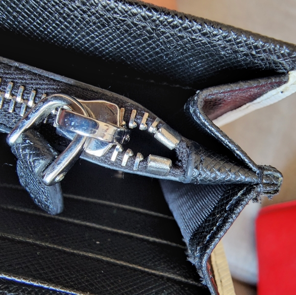 Authentic Prada sling wallet good condition - Picture 9 of 16